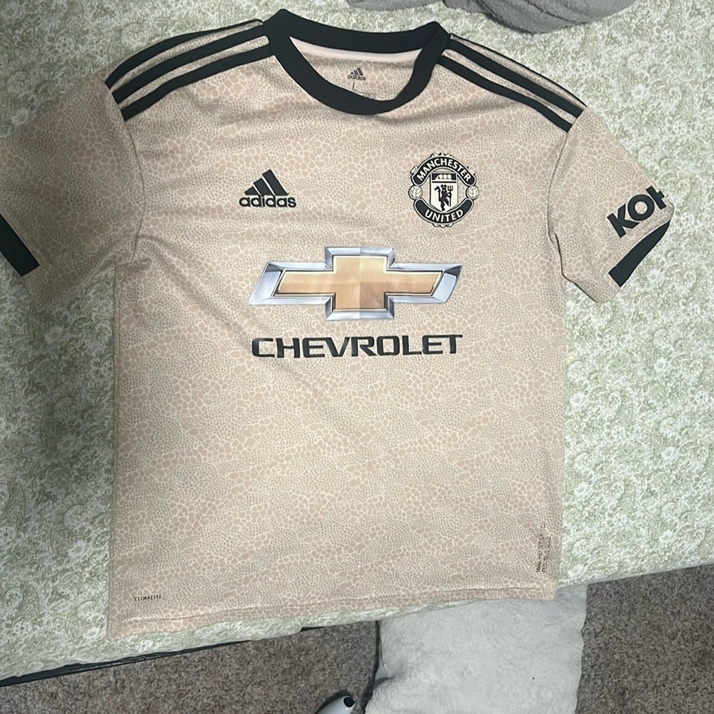 Man u 2019/20 away jersey, no kit number. kids large